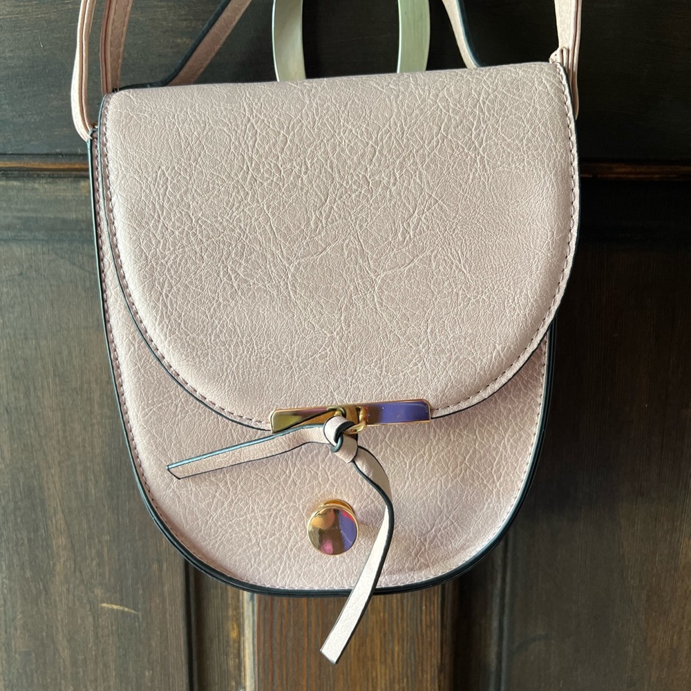 Pink vegan leather shoulder bag with card holder and tie to close on the front